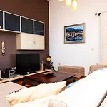 Tara - By Guide Apartman *